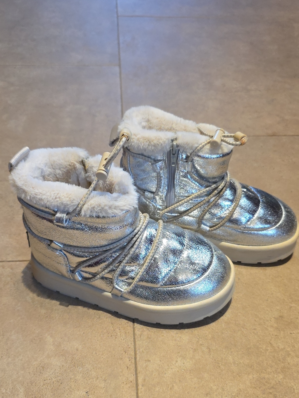 Zara Kids Metallic Silver Winter Boots with Faux Fur Lining. Size 1